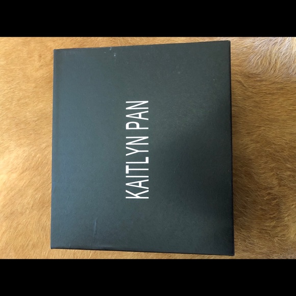 Thigh high heeled boots - Picture 2 of 3